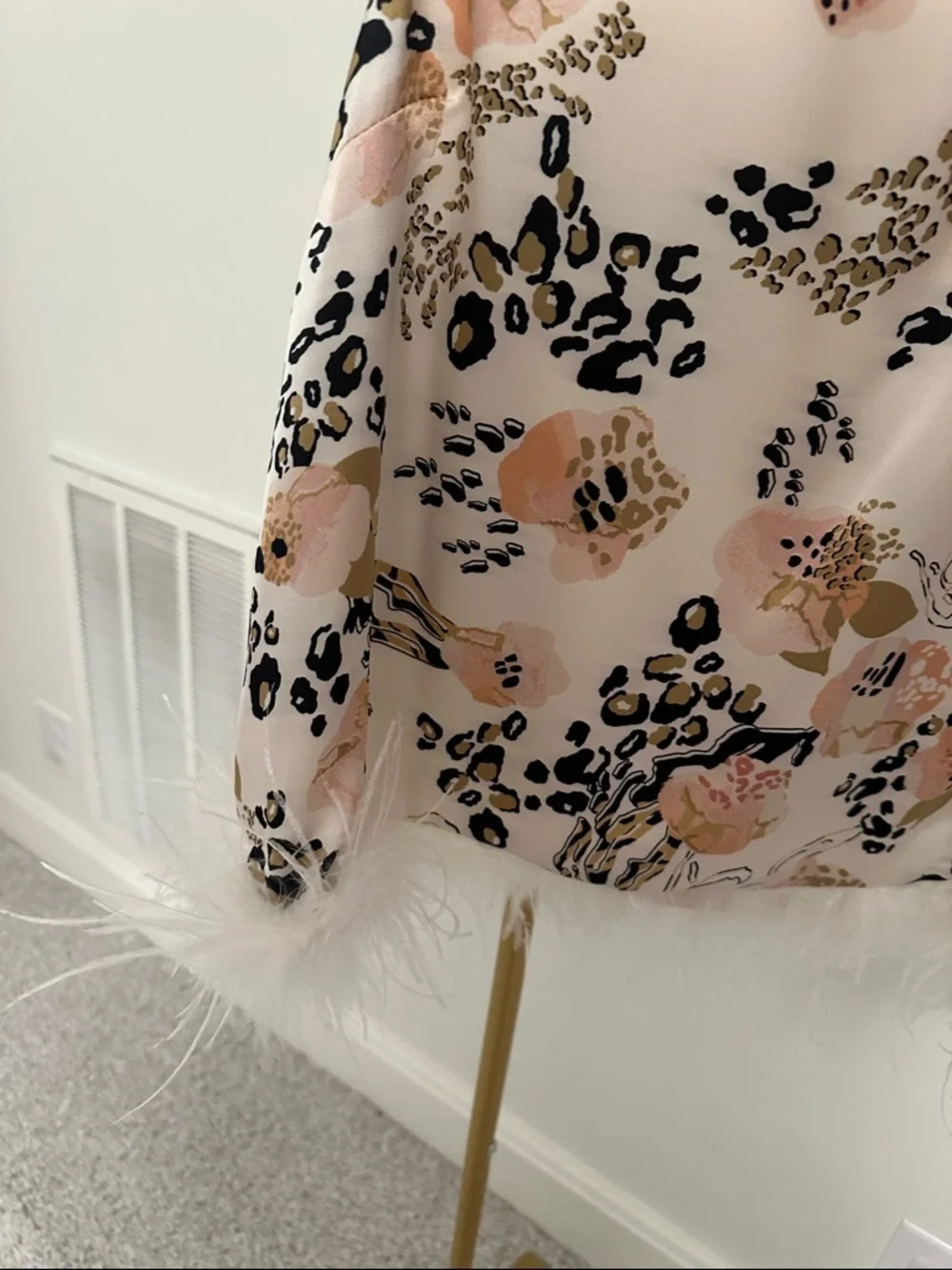 entro Cream Floral & Leopard Feather-Hem Sleeveless Top - Picture 4 of 9